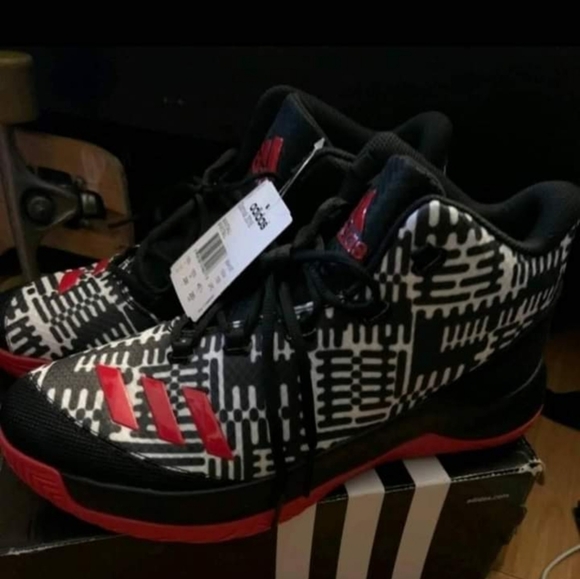 New size 11 adidas mens sneakers - Picture 1 of 4